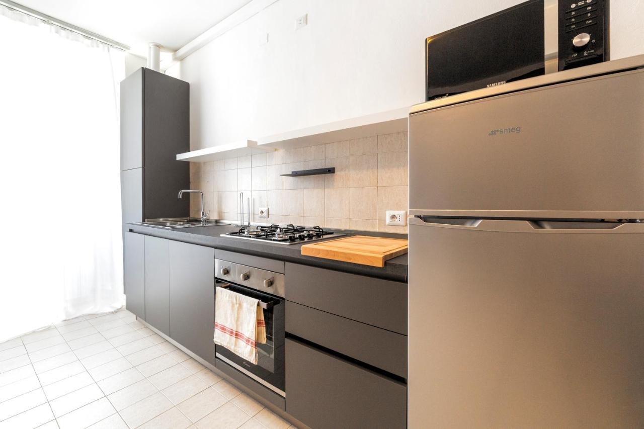 Roomy Apartment Close To Subway M5! Milánó Kültér fotó