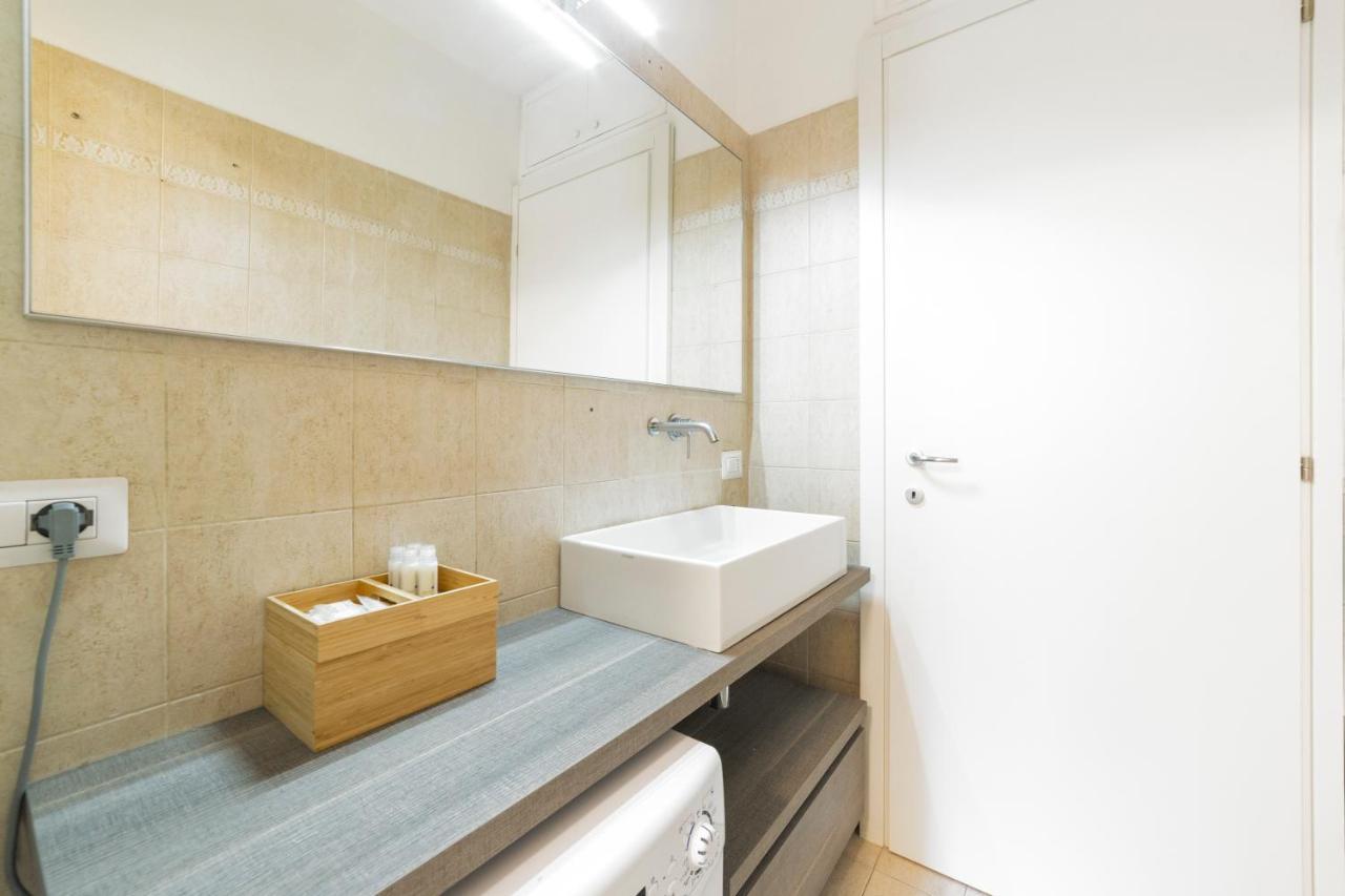 Roomy Apartment Close To Subway M5! Milánó Kültér fotó