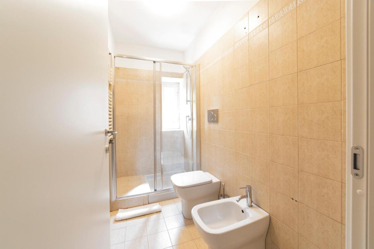 Roomy Apartment Close To Subway M5! Milánó Kültér fotó